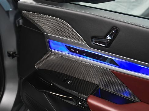 Used 2023 BMW i7 xDrive60 image 31