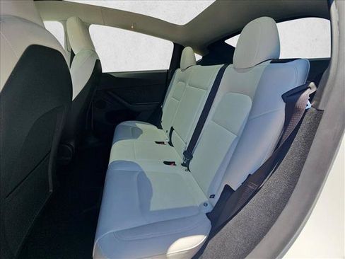Used 2025 Tesla Model Y Long Range AWD/4WD image 18