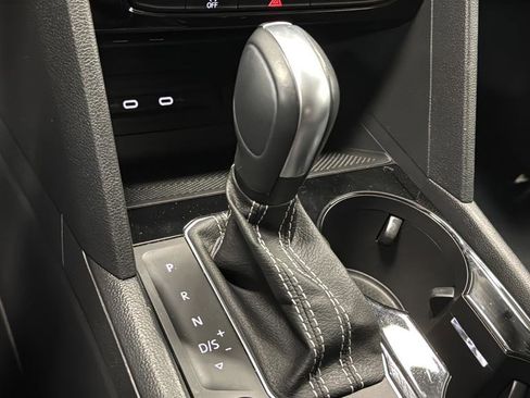 Used 2023 Volkswagen Atlas SEL Premium image 19