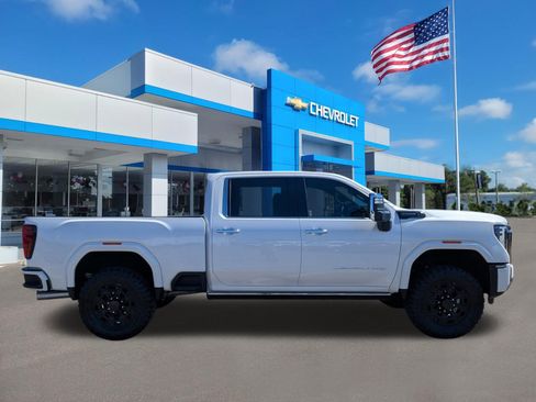 Used 2025 GMC Sierra 2500 Denali Ultimate image 3