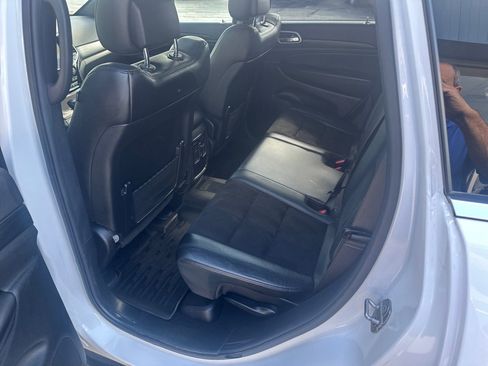 Used 2020 Jeep Grand Cherokee Laredo w/ Quick Order Package 2BN North image 9