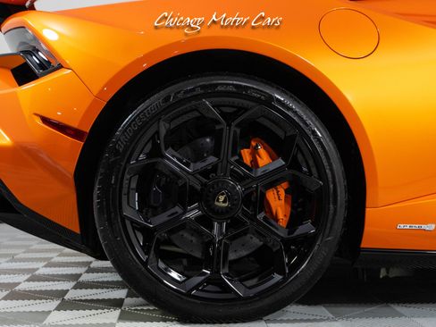Used 2023 Lamborghini Huracan Tecnica image 12
