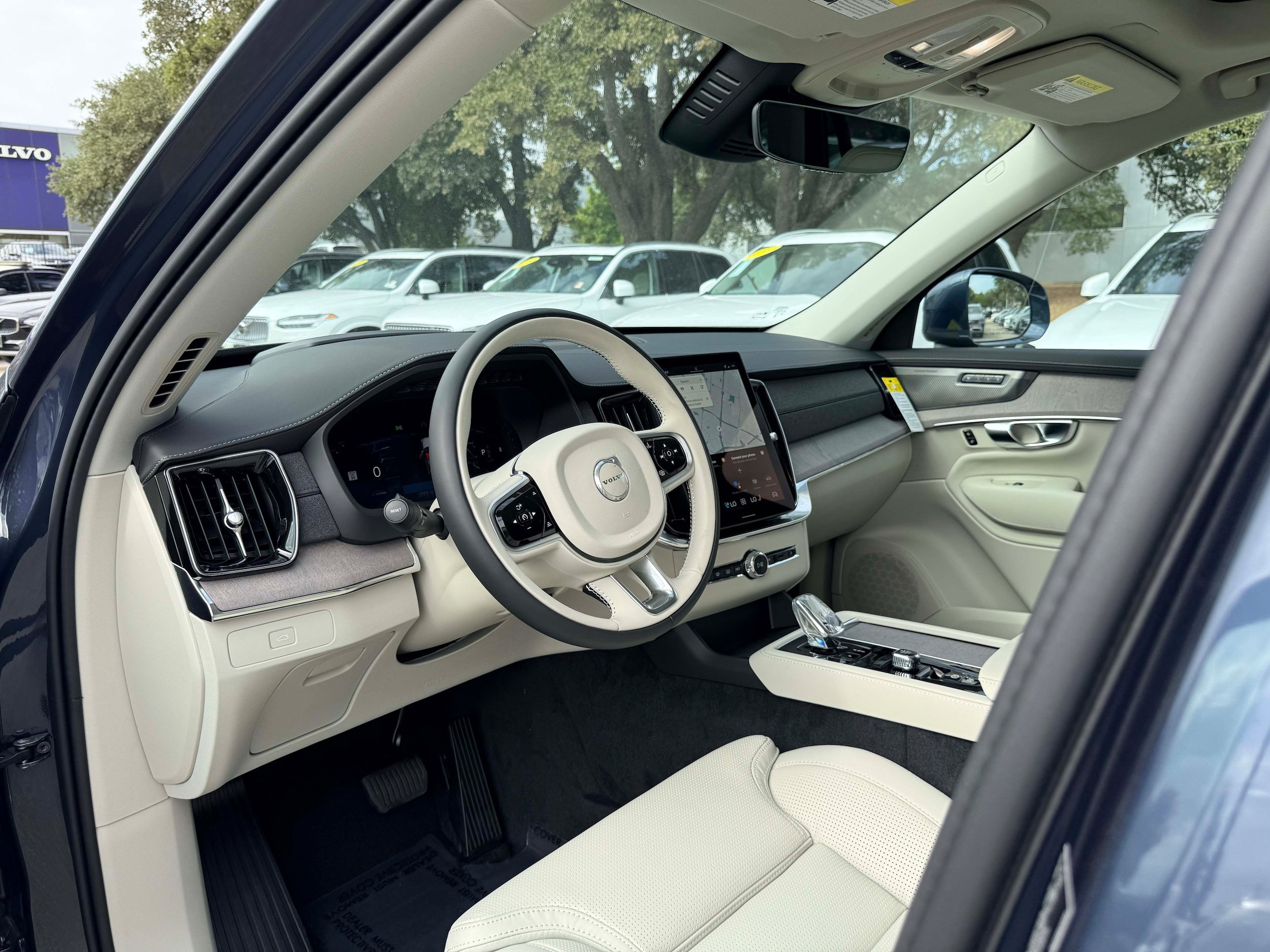 Used 2026 Volvo XC90 B6 Ultra w/ Protection Package AWD/4WD image 12