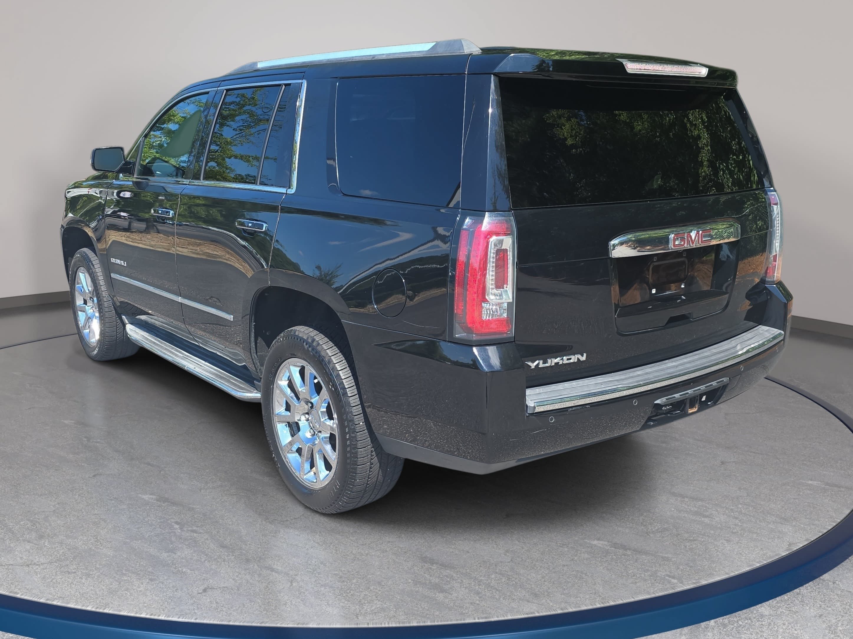 Used 2015 GMC Yukon Denali RWD image 7
