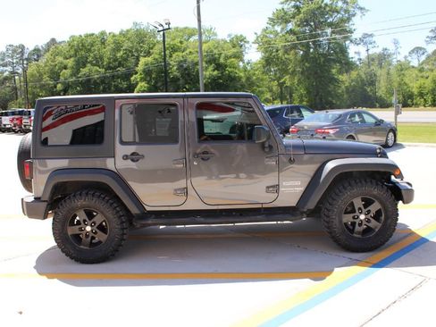 Used 2018 Jeep Wrangler Unlimited Sport S AWD/4WD image 2