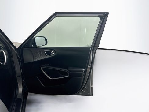 Used 2025 Kia Soul LX w/ LX Technology Package FWD image 31