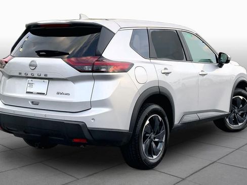 Used 2024 Nissan Rogue SV AWD/4WD image 12