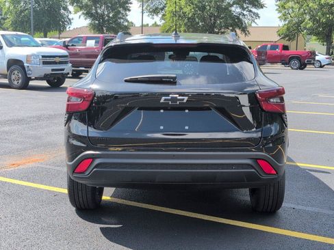New 2026 Chevrolet Trax LT w/ Driver Confidence Package FWD image 4