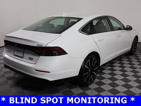 Used 2025 Honda Accord Touring image 8