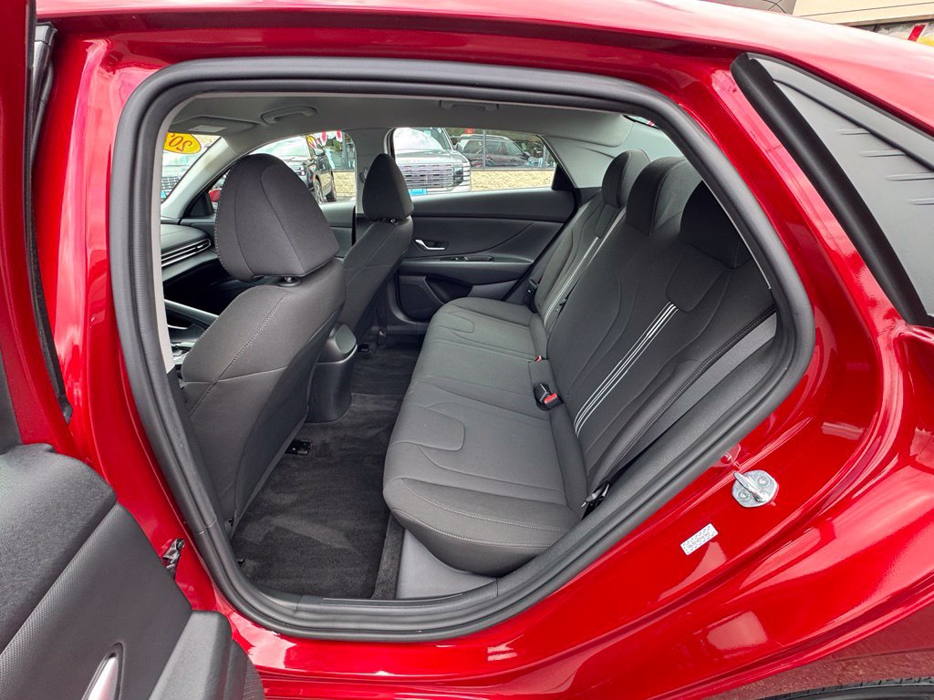 Used 2023 Hyundai Elantra SEL FWD image 9