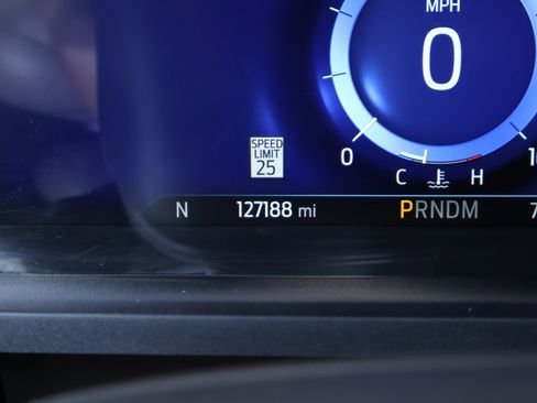 Used 2021 Ford Explorer Platinum w/ Equipment Group 601A AWD/4WD image 3