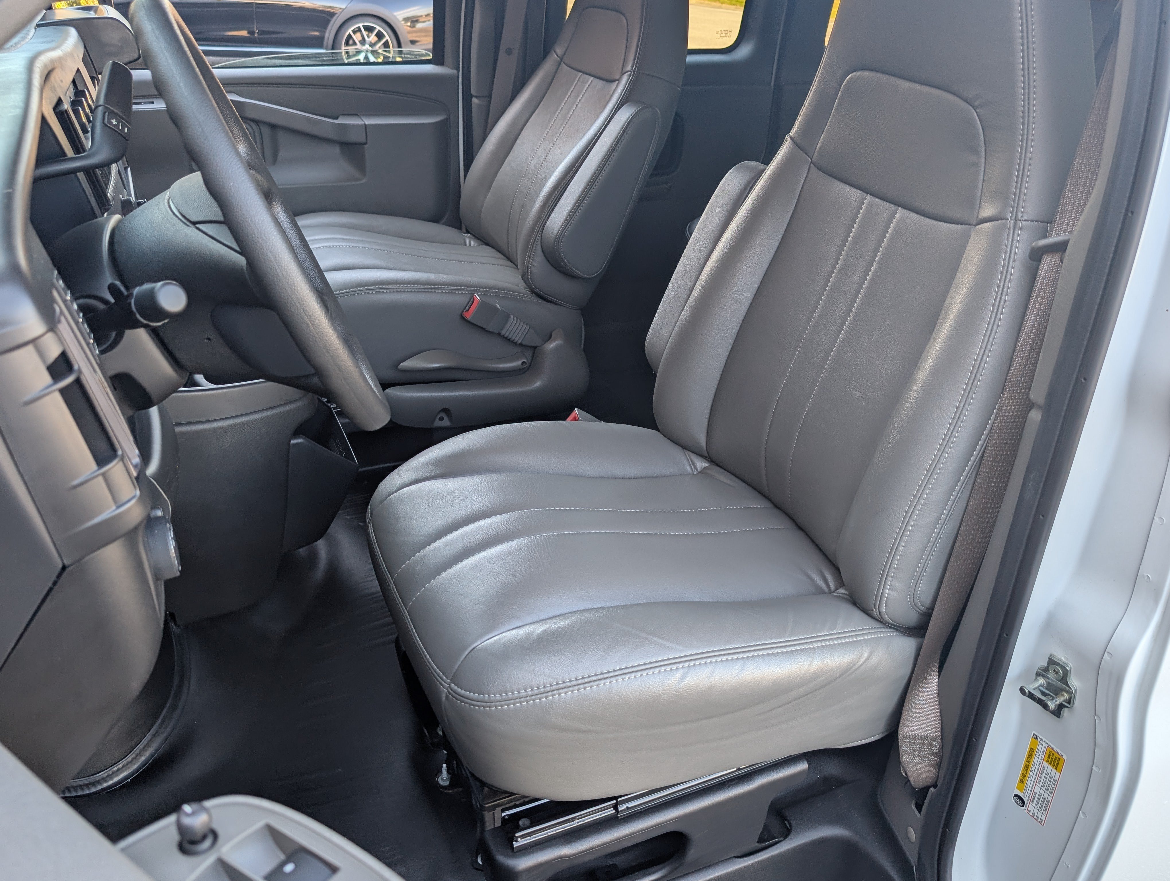 Used 2024 Chevrolet Express 3500 LS RWD image 16