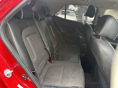 Used 2022 Hyundai Venue Limited FWD image 14