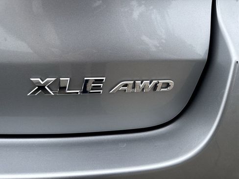 Used 2017 Toyota Highlander XLE w/ Carpet Mat Package AWD/4WD image 31