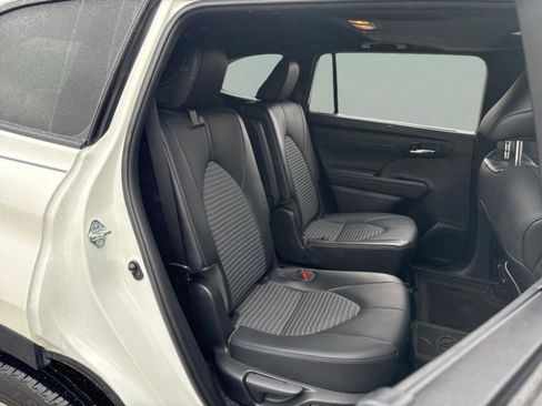 Used 2021 Toyota Highlander XSE image 30