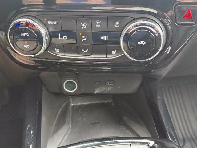 Used 2024 Chevrolet Trax ACTIV w/ Sunroof Package FWD image 28