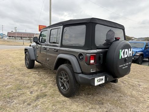 Used 2024 Jeep Wrangler Sport S image 5