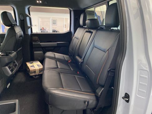 New 2026 Ford F250 Lariat w/ Black Appearance Package AWD/4WD image 9