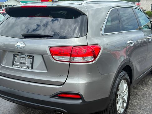 Used 2018 Kia Sorento LX AWD/4WD image 16