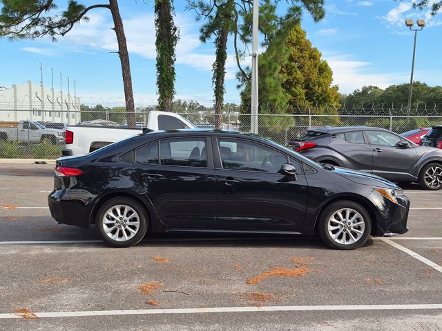 Used 2022 Toyota Corolla LE w/ LE Convenience Package FWD image 3