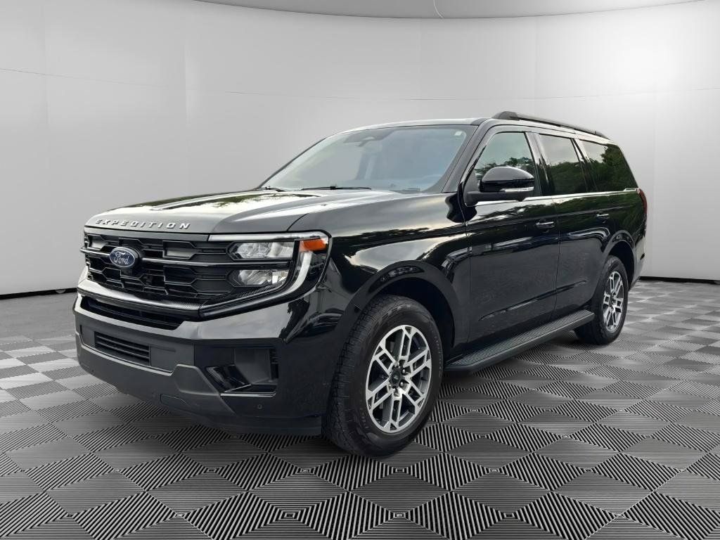 Used 2025 Ford Expedition Active AWD/4WD image 1