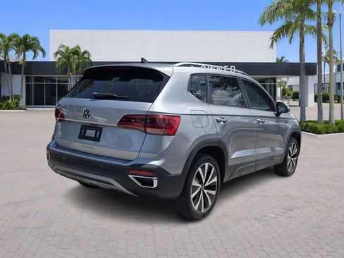 Certified 2023 Volkswagen Taos SE FWD image 7