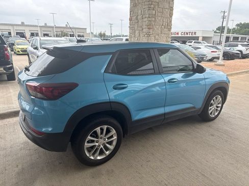 Used 2025 Chevrolet TrailBlazer LS w/ LS Convenience Package FWD image 3