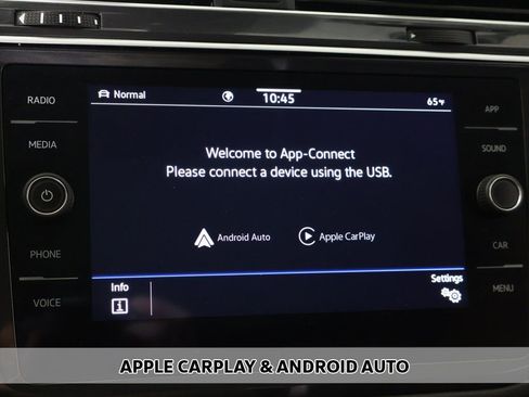 Used 2024 Volkswagen Tiguan SE w/ Panoramic Sunroof Package image 8