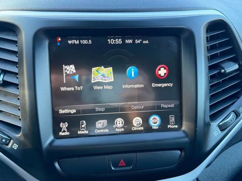 Used 2017 Jeep Cherokee Trailhawk w/ Cold Weather Group image 17