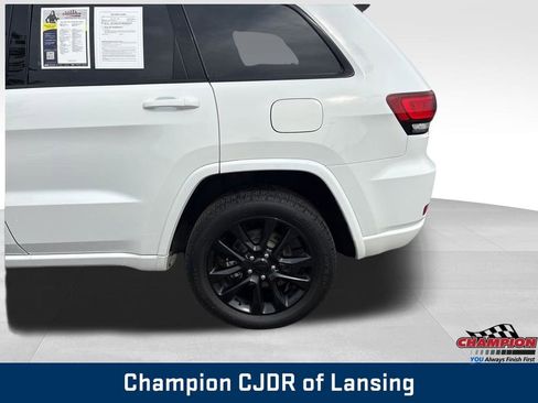 Used 2022 Jeep Grand Cherokee Laredo X AWD/4WD image 36