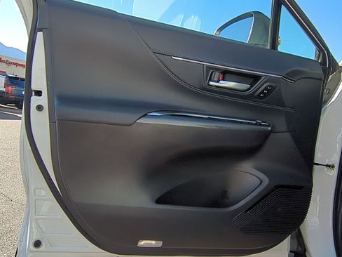 Used 2024 Toyota Venza Nightshade image 14