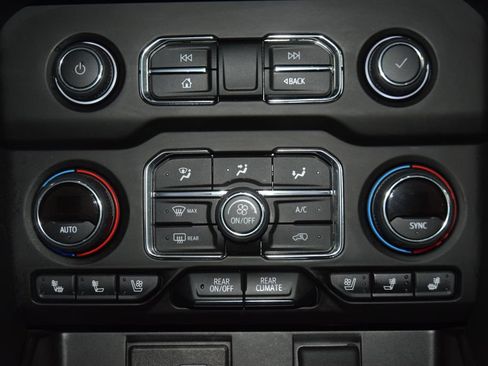 Used 2024 Chevrolet Tahoe High Country w/ Premium Package AWD/4WD image 32