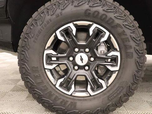 Used 2025 Chevrolet Silverado 1500 ZR2 w/ Technology Package image 6