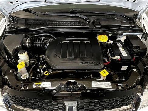 Used 2019 Dodge Grand Caravan SXT image 9