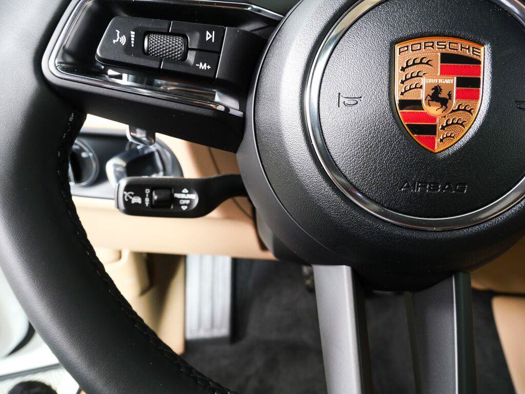 Certified 2026 Porsche Macan AWD/4WD image 10