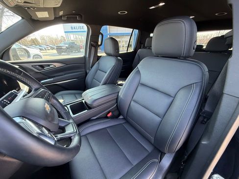 Used 2025 Chevrolet Traverse LT image 25