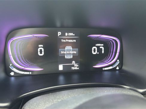 Used 2025 Kia Soul LX w/ LX Technology Package FWD image 15