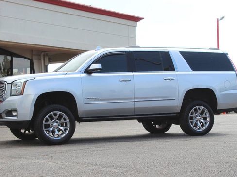 Used 2017 GMC Yukon XL Denali AWD/4WD image 6