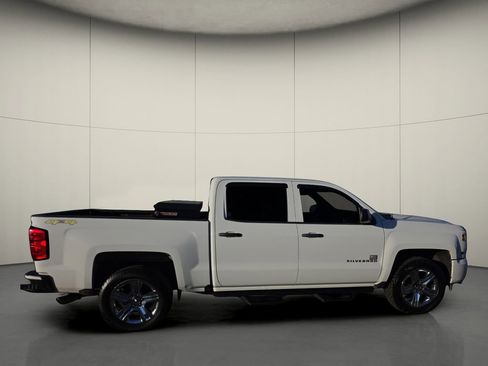 Used 2018 Chevrolet Silverado 1500 Custom w/ Custom Value Package image 9