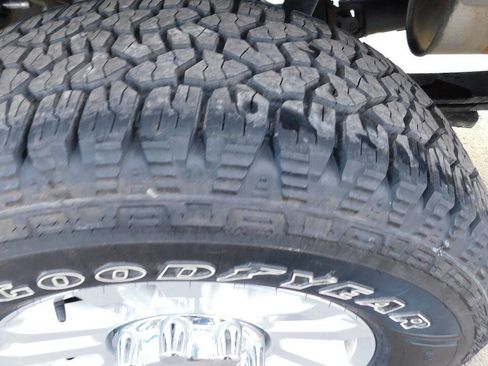 Used 2019 Ford F250 XLT w/ XLT Value Package image 27