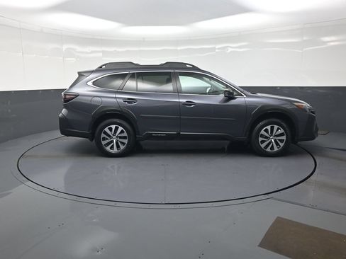 Used 2024 Subaru Outback Premium AWD/4WD image 2