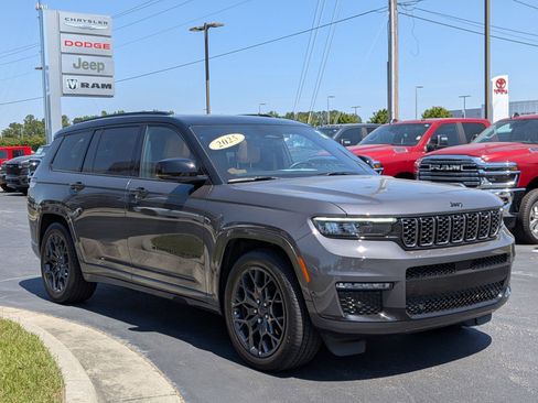 Used 2025 Jeep Grand Cherokee L Summit w/ Obsidian Package AWD/4WD image 3