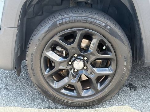 Used 2018 Jeep Renegade Latitude FWD image 13