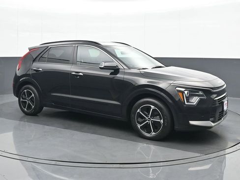 Used 2023 Kia Niro SX image 8