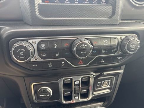 Used 2022 Jeep Wrangler Unlimited Sport image 23