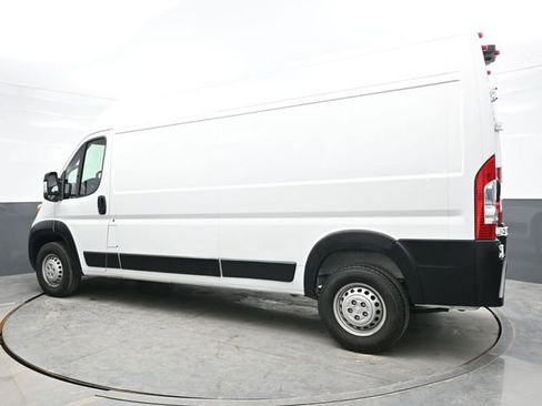 Used 2025 RAM ProMaster 2500 w/ Convenience Group image 4
