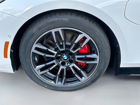 New 2026 BMW 550e xDrive image 25