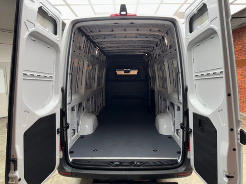 Used 2024 Mercedes-Benz Sprinter 2500 image 22