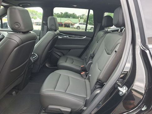 Certified 2025 Cadillac XT6 Premium Luxury w/ Technology Package AWD/4WD image 10