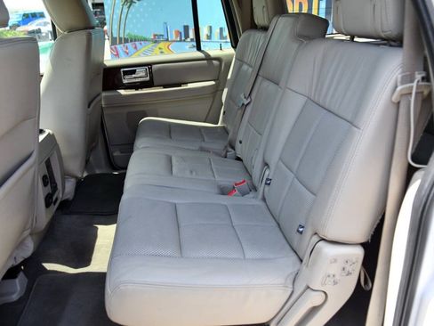 Used 2014 Lincoln Navigator L 2WD image 15